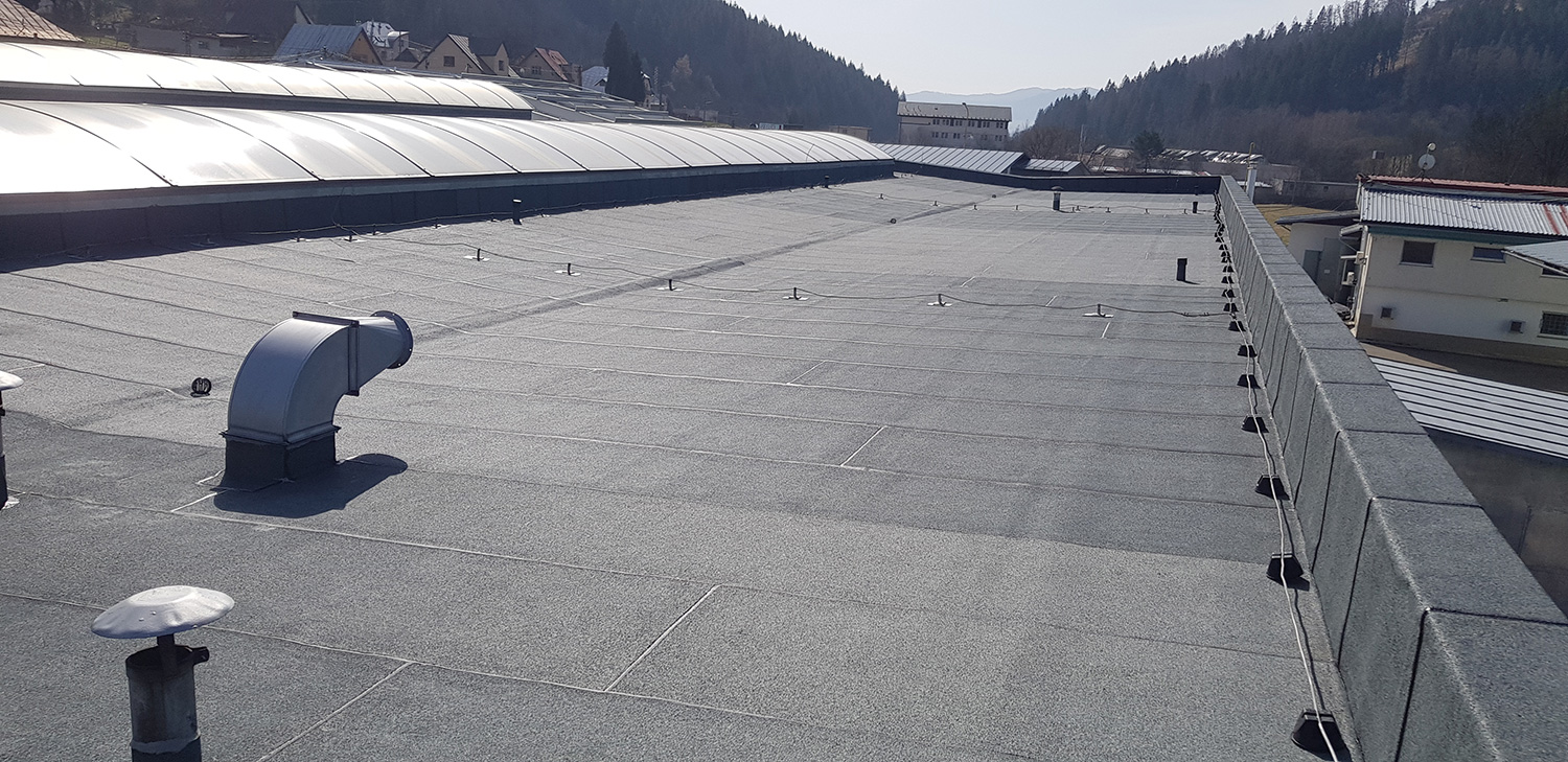 Veľké Rovné, výrobná hala -  Oprava hydroizolácie plochej strechy bez zateplenia