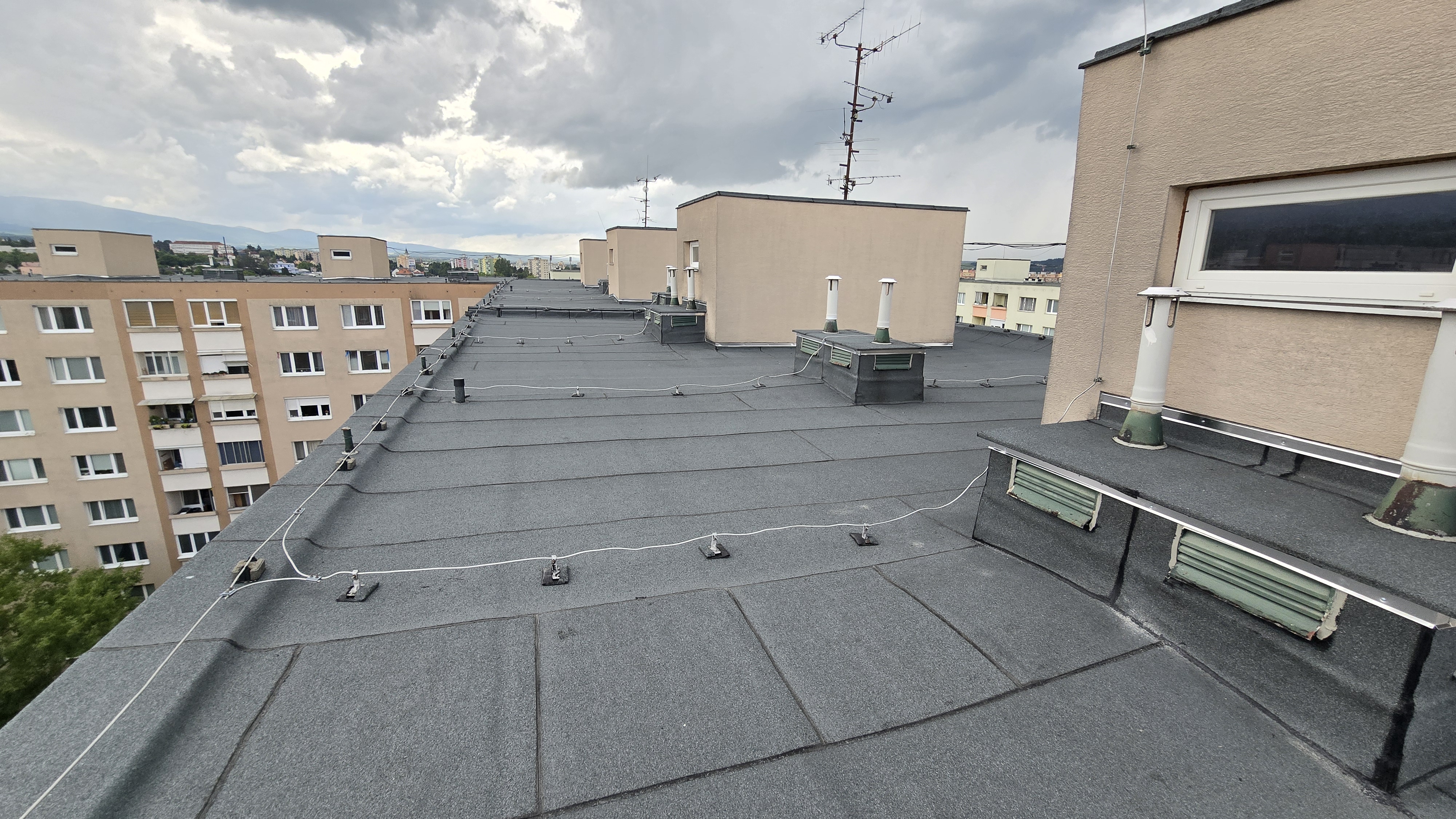 Prievidza, bytový dom -  Oprava hydroizolácie plochej